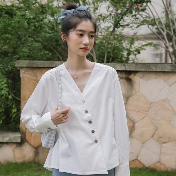 Stiilne naiste särgi asümmeetriline nööpidega mudel