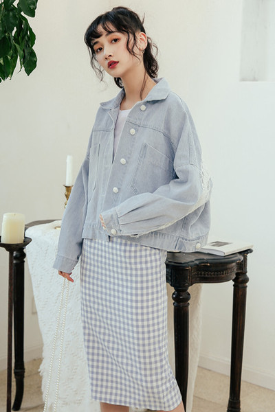 Moodne naiste pitsiga teksajakk