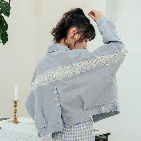 Moodne naiste pitsiga teksajakk