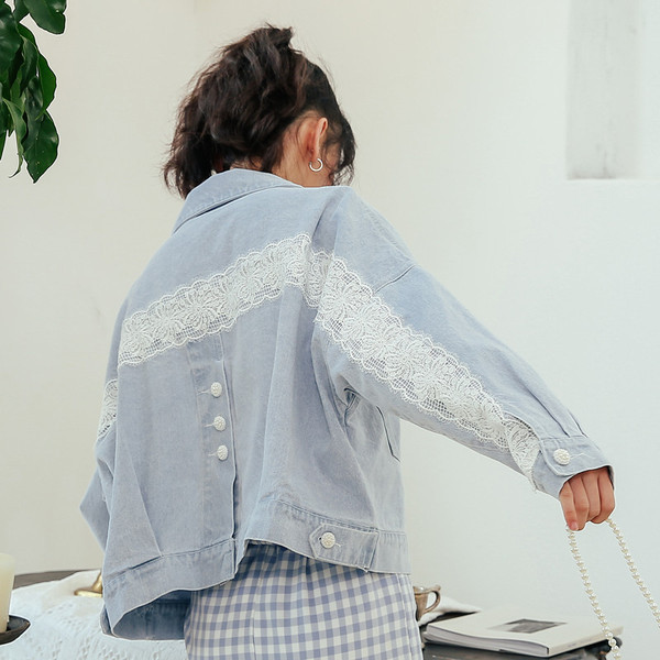 Moodne naiste pitsiga teksajakk