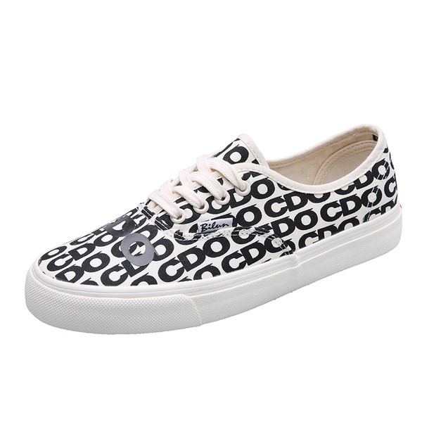 Uus pealdistega meeste tossude mudel