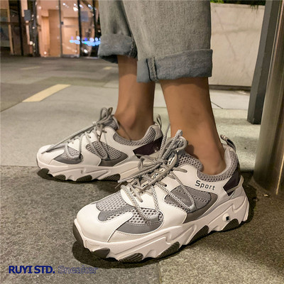 Fényvisszaverő és légáteresztő tornacipő fűzővel