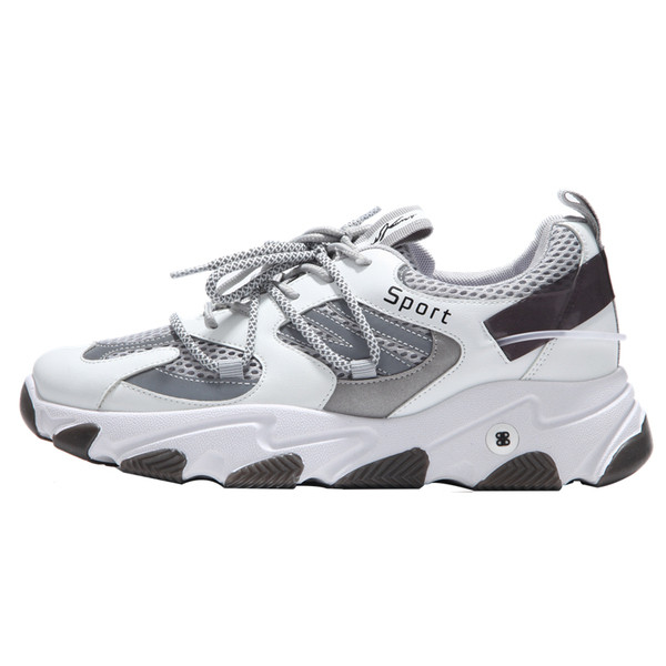 Fényvisszaverő és légáteresztő tornacipő fűzővel