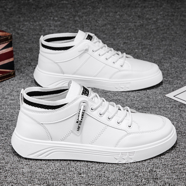 Sima, lapos talpú férfi tornacipő modell