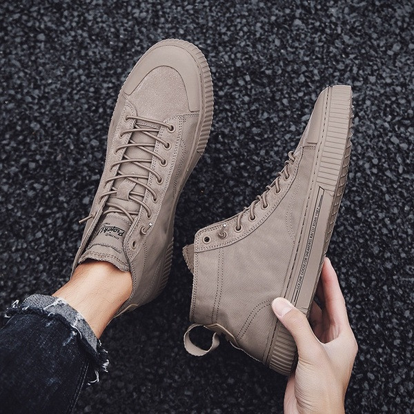 Meeste nahast tossud kõrged paeltega mudel