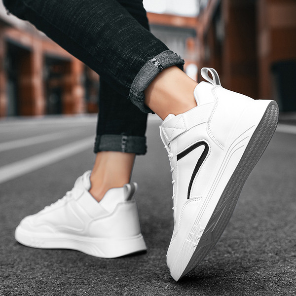 Meeste ökonahast kõrged tossud lameda talla ja paeltega