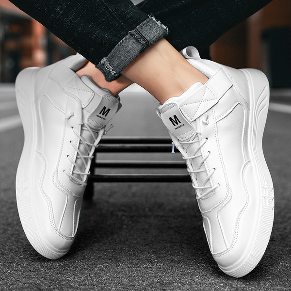 Meeste ökonahast kõrged tossud lameda talla ja paeltega