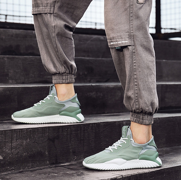 Tekstiilist ja paeltega vabaaja meeste tossud