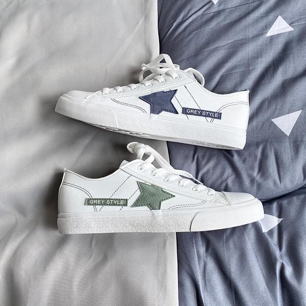 Lapos talpú és fűzős férfi tornacipő