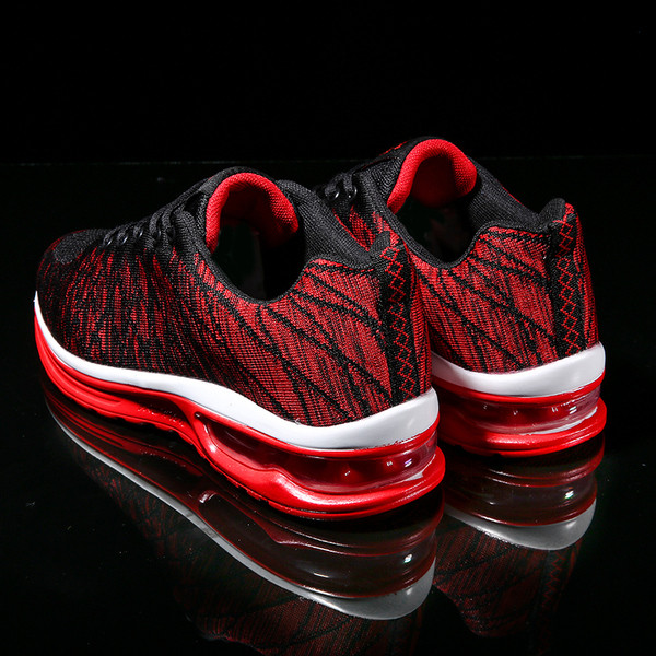 Sportlikud ja igapäevased paelte ja õhukaameraga meeste tossud