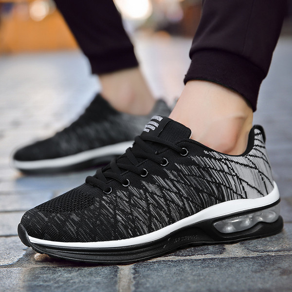 Sportlikud ja igapäevased paelte ja õhukaameraga meeste tossud