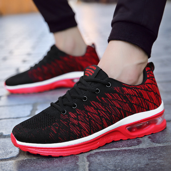 Sportlikud ja igapäevased paelte ja õhukaameraga meeste tossud