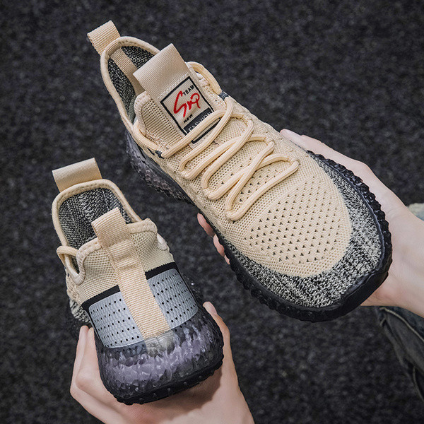 Tekstiilist värvilise tallaga meeste sporditossud