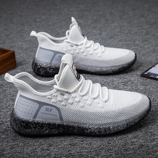 Tekstiilist värvilise tallaga meeste sporditossud