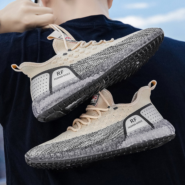 Tekstiilist värvilise tallaga meeste sporditossud