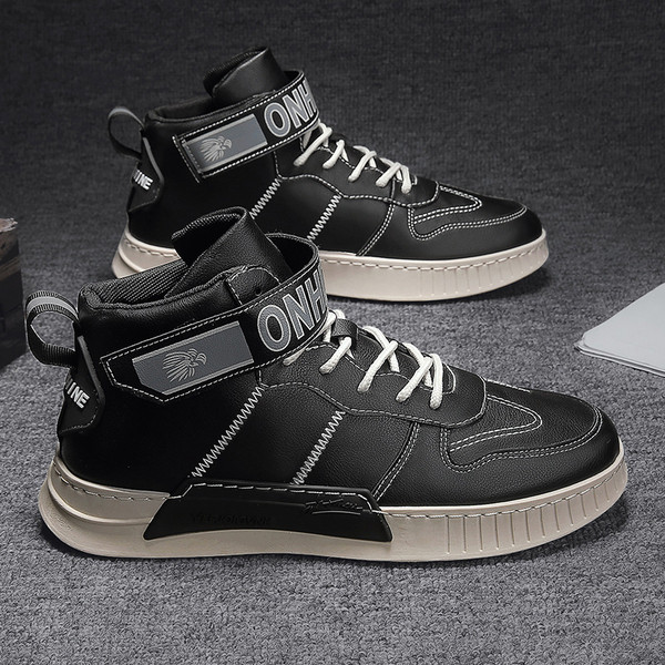 Kõrged kleepsuga meeste nahast tossud