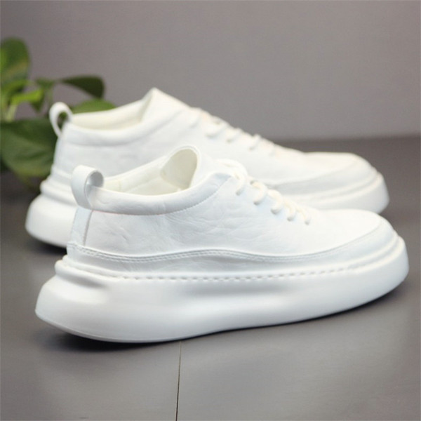 UUS mudel meeste moodsatest paksude taldade ja paeltega tossud