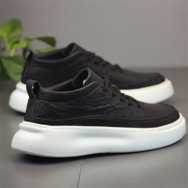 UUS mudel meeste moodsatest paksude taldade ja paeltega tossud