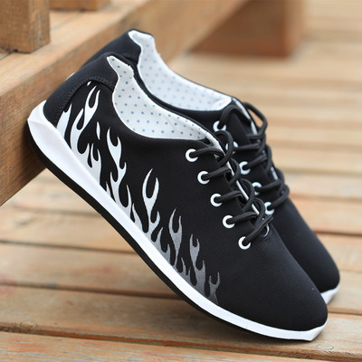 Meeste paelte ja lameda tallaga hingavad tossud