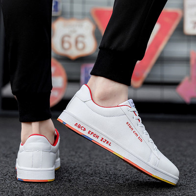 Valged paeltega sportlikud ja igapäevased meeste tossud