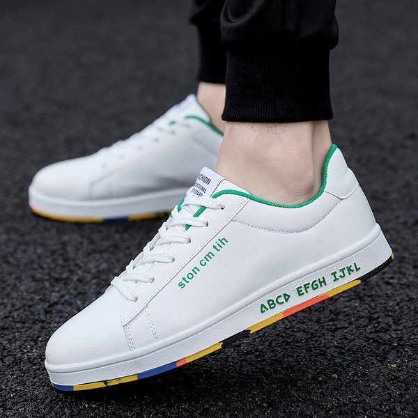 Valged paeltega sportlikud ja igapäevased meeste tossud