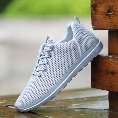 Meeste hingavad tossud kirjaga - kaks mudelit