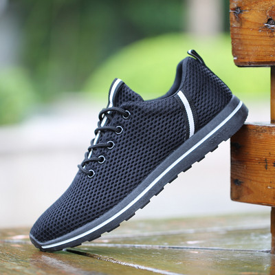 Meeste hingavad tossud kirjaga - kaks mudelit