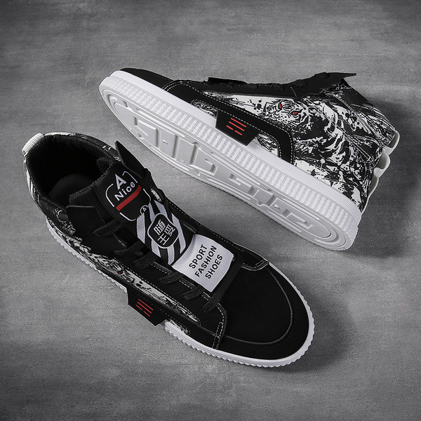 Férfi magas tornacipő mintával és fűzővel