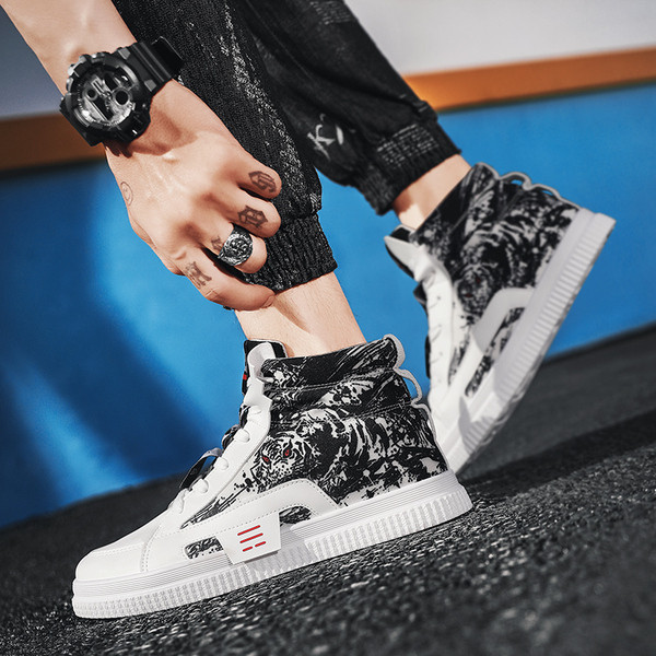 Férfi magas tornacipő mintával és fűzővel