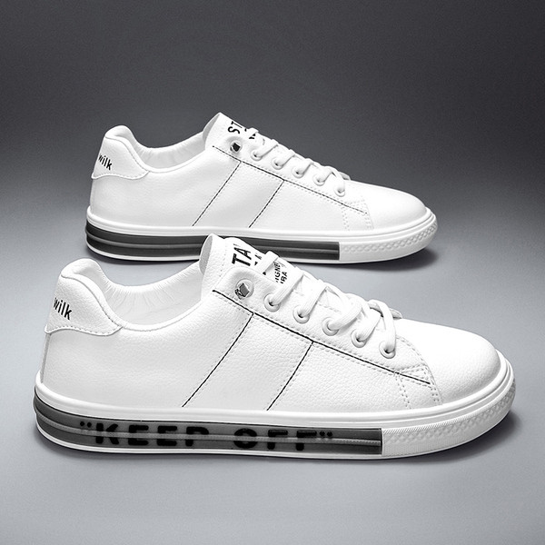 Eko bőrből készült alkalmi férfi tornacipő színes felirattal a talpán