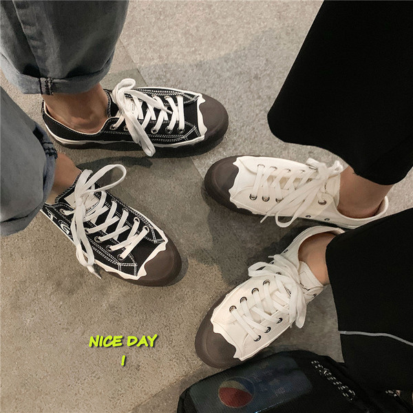 Férfi vászon tornacipő fekete-fehér fűzővel