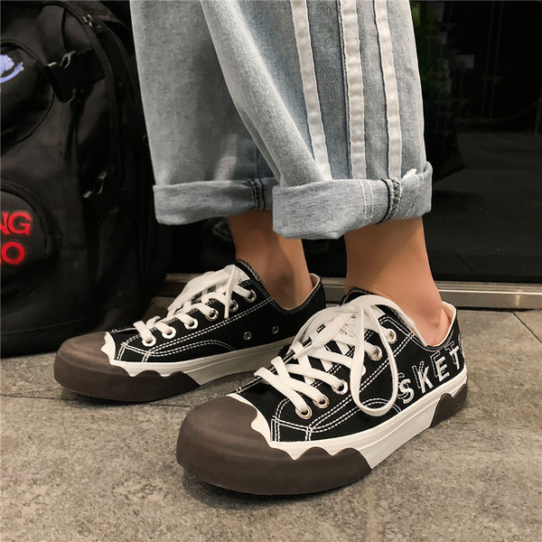 Férfi vászon tornacipő fekete-fehér fűzővel