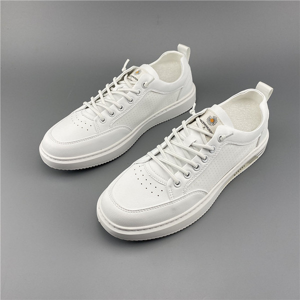 Alkalmi, lélegző bőr tornacipő fehér színben