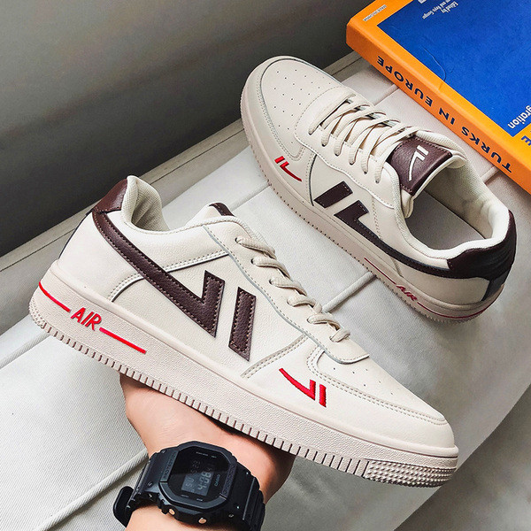 Fehér férfi tornacipő színes csíkokkal