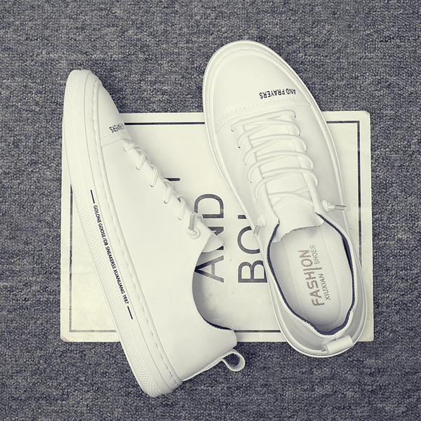 Jesenske kožne tenisice s natpisima i vezicama