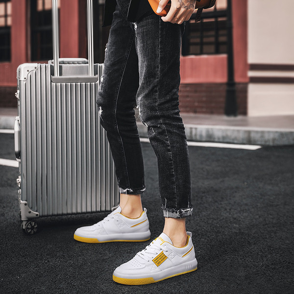 Kevadeks ja sügiseks sobivad moodsad paeltega meeste tossud