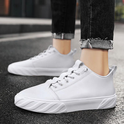 Sima férfi tornacipő modell műbőrből, lapos talppal