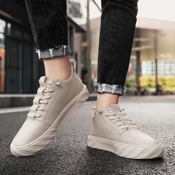 Sima férfi tornacipő modell műbőrből, lapos talppal