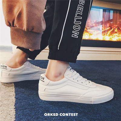 Férfi bőr tornacipő fűzővel és lapos talppal