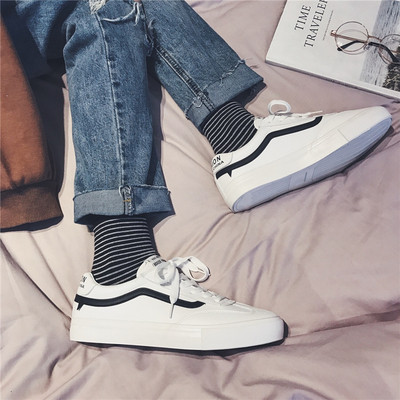 Férfi bőr tornacipő fűzővel és lapos talppal