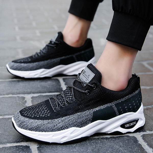 Modern férfi tornacipő textil fűzővel