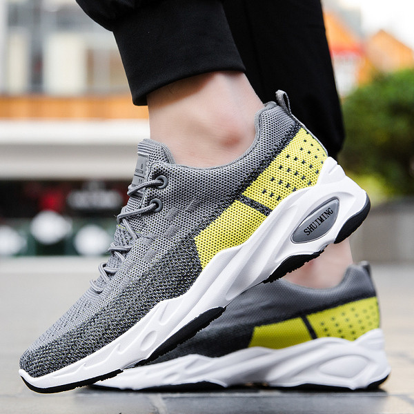 Modern férfi tornacipő textil fűzővel