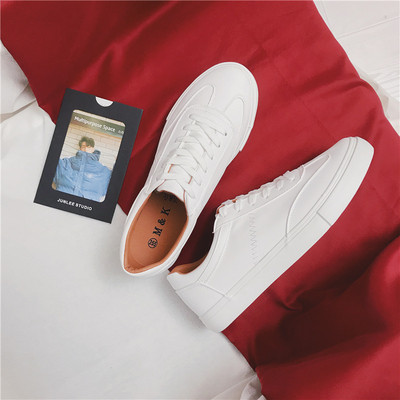 Sima férfi alkalmi tornacipő, fűzős modell