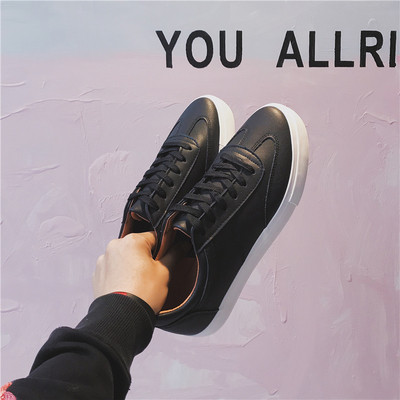 Sima férfi alkalmi tornacipő, fűzős modell