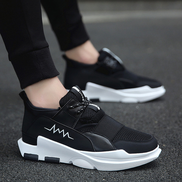 Sportos-alkalmi férfi tornacipő fűzővel, vastag fehér talppal