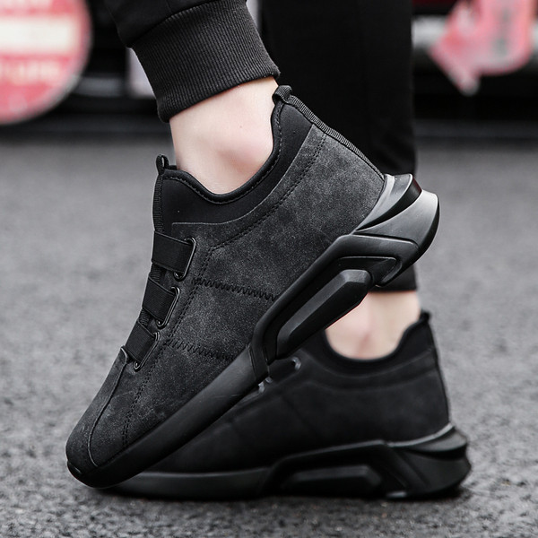 Alkalmi férfi tornacipők új modellje magas talppal