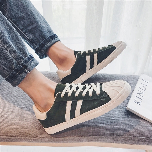 Lameda tallaga öko-seemisnahast meeste tossud