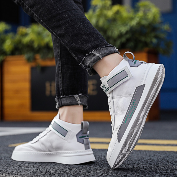 Férfi műbőr tornacipő matricával