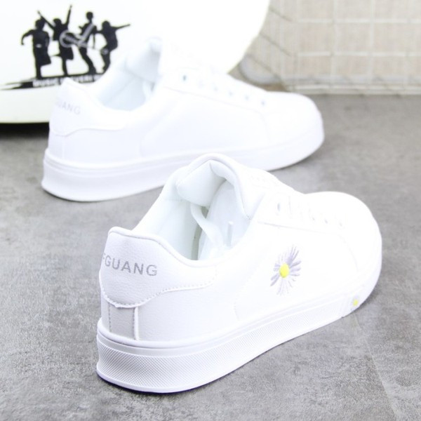 Alkalmi férfi tornacipő fehér hímzéssel és nyakkendővel