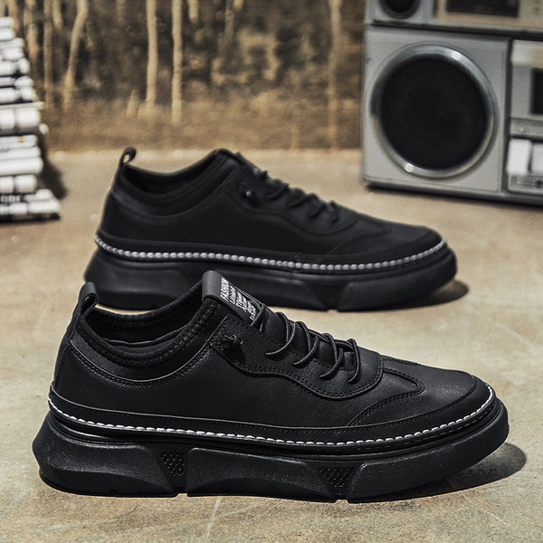 Moodsad kõrge tallaga ökonahast tossud